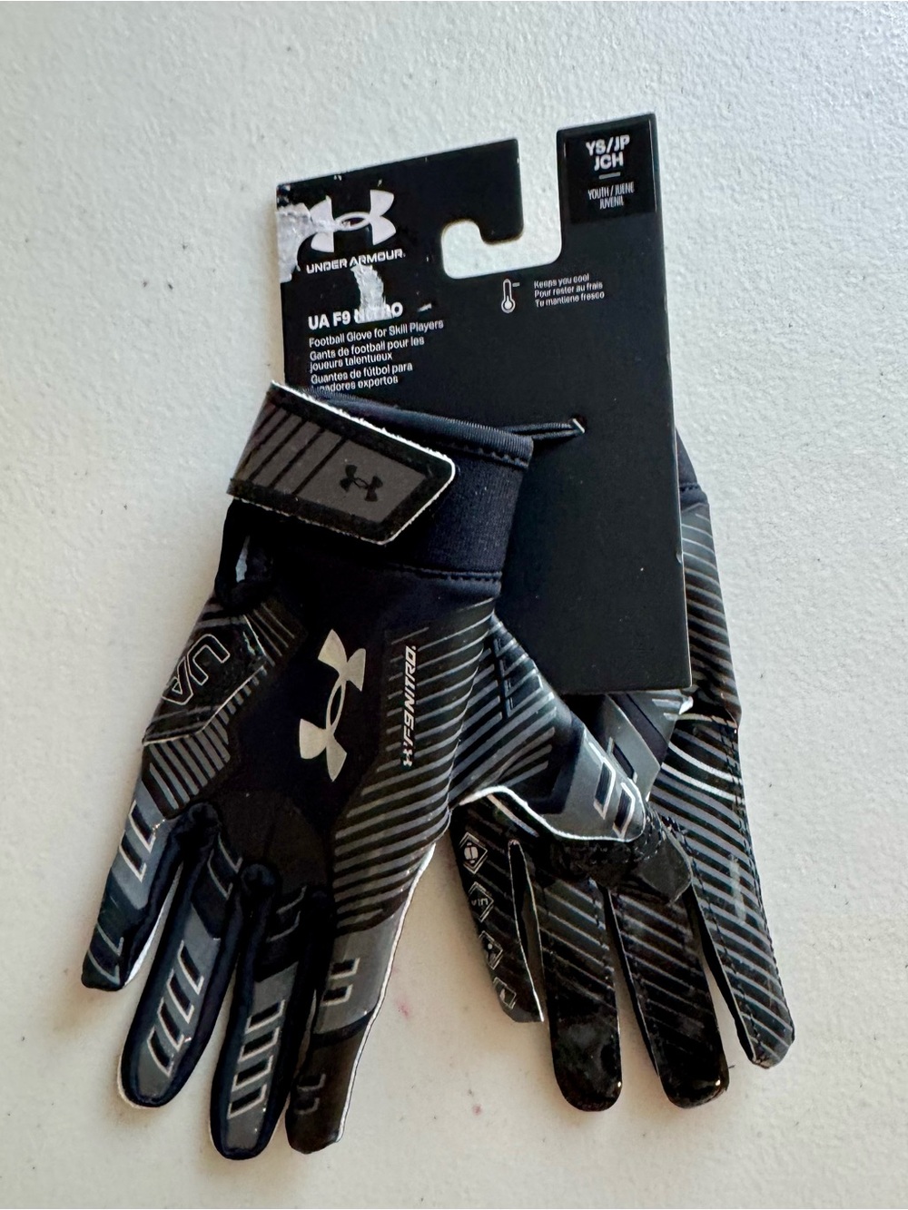 Under Armour F9 Nitro Football Gloves. Youth Small. Glue Grip. Black. NWT